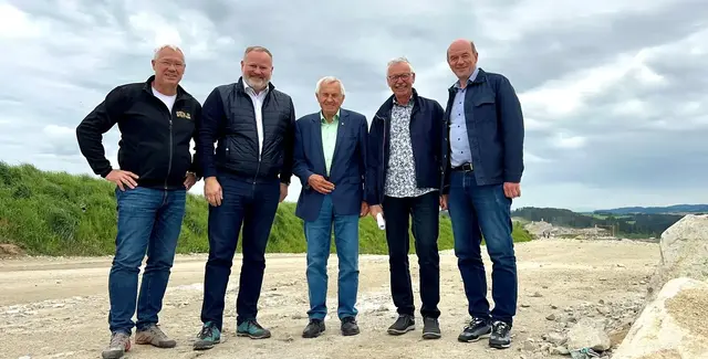 Von links: Tunnelbauleiter Georg Hofer, Bürgermeister Günter Lorenz, Franz Hiesl, Ex-Bürgermeister Fritz Stockinger und Asfinag-Projektleiter Leopold Lechner.
 | Foto: Marktgemeinde Rainbach im Mühlkreis