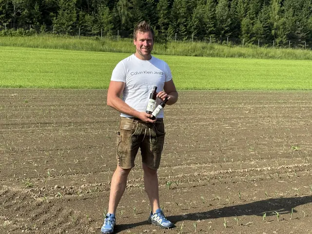 Christian Haberl auf Soja-Feld