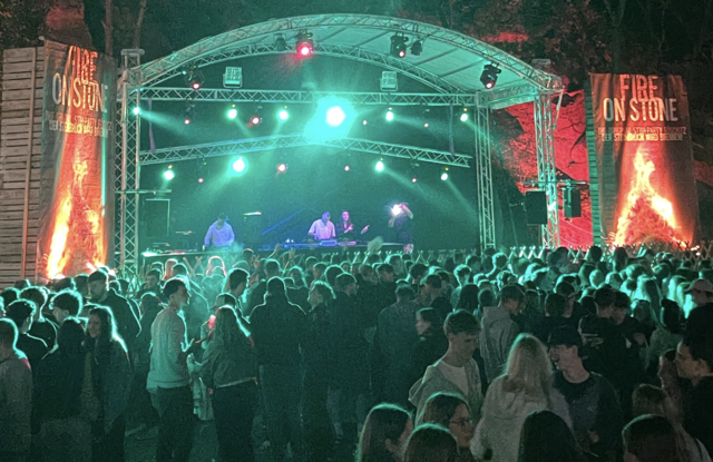 Die Besucher strömten bereits früh zur außergewöhnlichen Location und sorgten von Beginn an für beste Stimmung. | Foto: Markus Kahrer