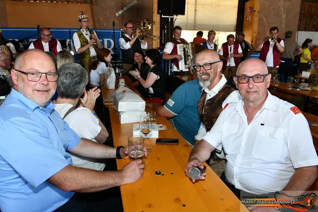 Bürgermeister Bernd Mara genoss das 19. Stadlfest ebenfalls. | Foto: Kinzer/FF Maria Lankowitz