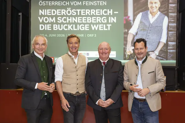v.l.: Gernot Rath (ORF-Steiermark-Kulturchef und Moderator des Abends), Hans Knauß („Österreich vom Feinsten“-Moderator), Robert Sturmer („Österreich vom Feinsten“-Regisseur) und Alexander Hofer (Landesdirektor des ORF Niederösterreich) bei der Filmpräsentation „Österreich vom Feinsten: Niederösterreich – Vom Schneeberg in die Bucklige Welt“ am 20. Mai 2026 im Pfarrzentrum Kirchschlag | Foto: Regine Schoettl