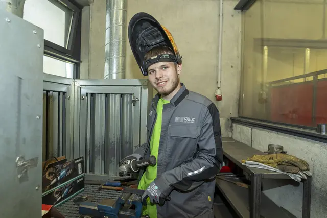 David Jesus Nopp von Gölles Metallbau an der Arbeit  | Foto: Foto Fischer