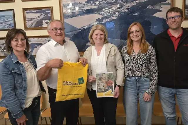 Besuch von Obmann-Stellvertreter Vizebürgermeister Werner Scheidl, Nina Sillipp bei Bürgermeisterin Karin Gutmann, Amtsleiterin Ingrid Schuecker und Gemeinderat Gerhard Kropfreiter. | Foto: Verein Interkomm