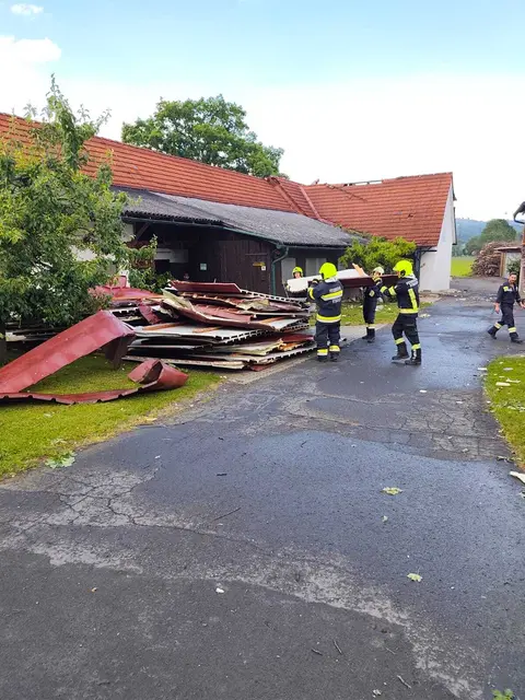 Schwere Sturmschäden nach heftigem Unwetter