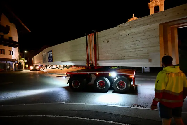 Hier wird deutlich, wie weit der Fahrer vom hintersten Eck entfert ist - die Funkverbindung mit den Begleitern ist unerlässlich. | Foto: Hassl