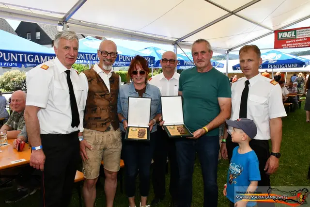 Maria Krammer und Wolfgang Gspurning wurden geehrt, Josef Pirstinger, Bernd Mara, Harald Sorger und Christian Leitgeb gratulierten. | Foto: Kinzer/FF Maria Lankowitz