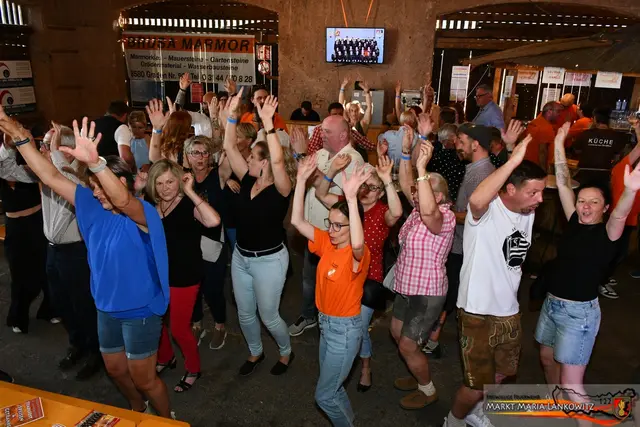 Beste Stimmung im Stadl bei den Klängen von "Alpenlandpower" | Foto: Kinzer/FF Maria Lankowitz