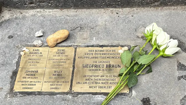 Die Enthüllung fand in der Wickenburggasse statt.  | Foto: Rompolt