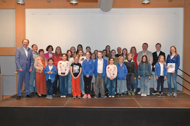 Vierte bis sechste Schulstufe: Anerkennungspreis, Klasse 2b der Ökomittelschule Pottenbrunn und dritte Klasse der Mary Ward Privatvolksschule St. Pölten. | Foto: Josef Vorlaufer