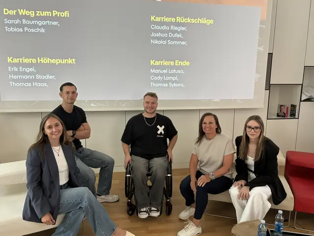 Der Sport Congress an der Red Bull Akademie beleuchtete die Auf und Ab's im Leistungssport. Im Bild: Moderatorin Victoria Pojar, Joshua Dufek, Nikolai Sommer, Claudia Riegler und Moderatorin Jolanda Rexeis. | Foto: Anna Wallner