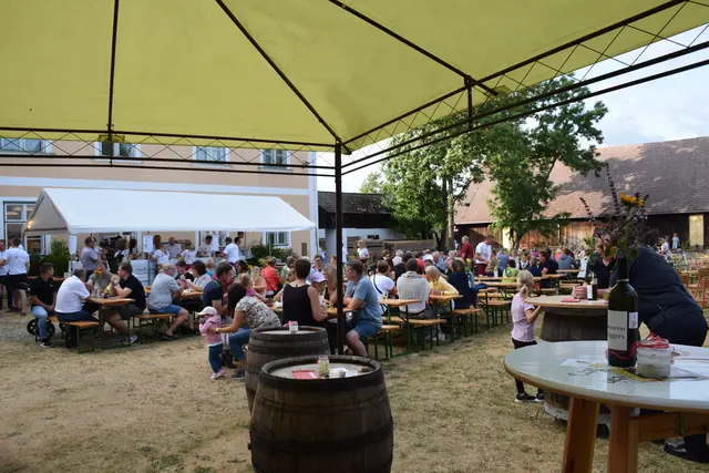 Musikerheuriger: Das stimmungsvolle Ambiente im Pfarrhof sorgt für regen Besuch von Jung und Alt. | Foto: MV Schweiggers
