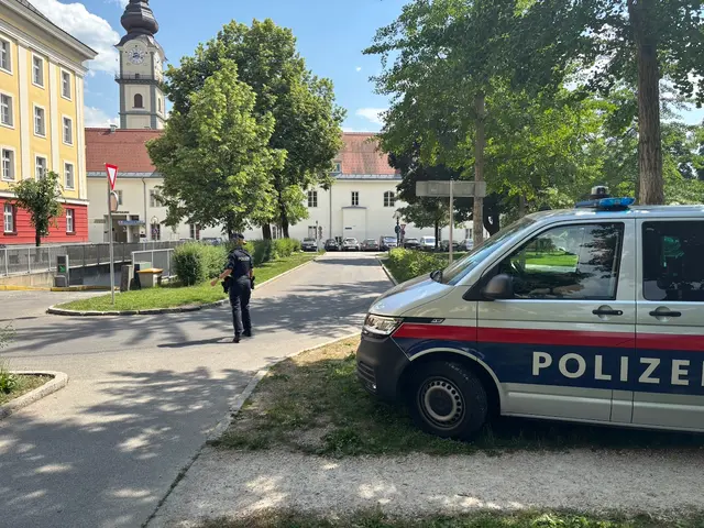 Die Polizeipräsenz rund um das Landesgericht Klagenfurt ist enorm, | Foto: MeinBezirk.at/Stephan Fugger