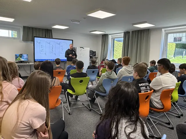Coach Gabriel Reifinger gab den Schülern der Sportmittelschule Peuerbach wertvolle Tipps für ein gesundes Leben mit auf den Weg. | Foto: Gabriel Reifinger