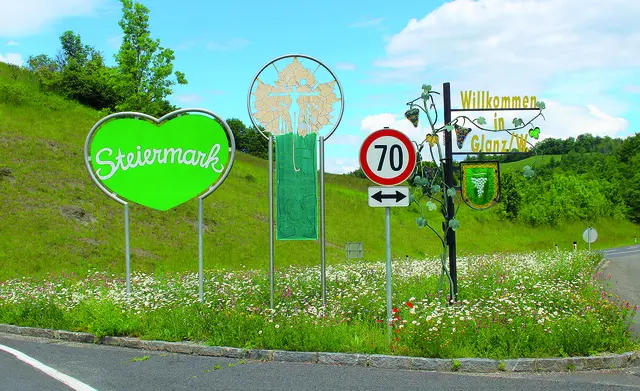 Steirische Straßenränder blühen bis zur Staatsgrenze auf