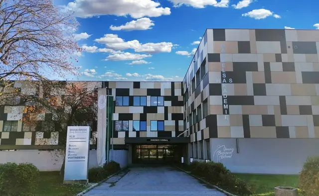 In der HAK Voitsberg bilden sich sehr vielseitige Schülerinnen und Schüler weiter. | Foto: Lederer