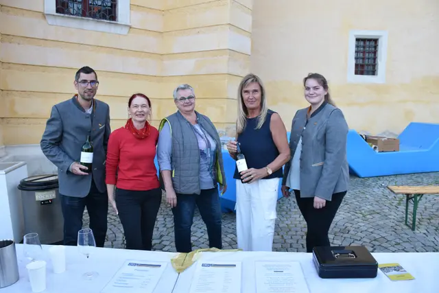 Regionale Winzer verwöhnten die Besucher mit Weinen aus dem Weinviertel. | Foto: Alexandra Goll