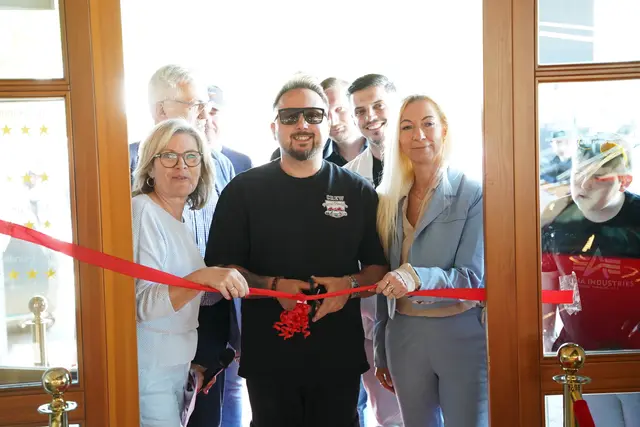 Christa Kranzl, Geschäftsführer Pavel Gospodinov und Gerlinde Redl von der WKNÖ-Bezirksstelle Melk. | Foto: Petrol Positive