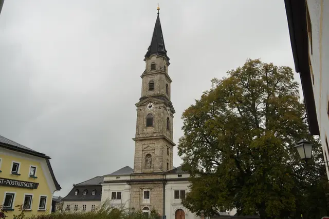 Die Kirche im Ortszentrum von Mattsee. | Foto: Emanuel Hasenauer
