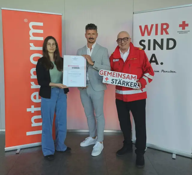 v.l.n.r.: Frau Christina Leitner, MA (Personal IFN-Holding AG/Internorm International GmbH), Herr Mag. Markus Dietachmair (GF Internorm International GmbH) und Herr Paul Reinthaler, Bezirksgeschäftsleiter OÖRK Linz-Stadt/Land. | Foto: OÖRK/BST Linz-Stadt/Land