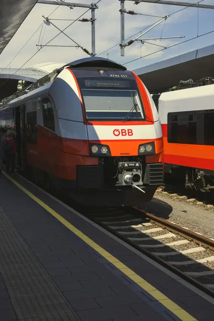 Neue Mehrsystemzüge sollen ab 2027 Direktverbindungen ohne Umstieg am Brenner ermöglichen. (Symbolbild) | Foto: pexels / Patrick