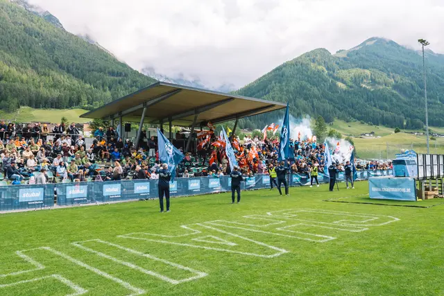 Die Kinder-Stars des Chairman Cup werden lautstark angefeuert. Einige Anrainer haben damit wenig Freude. | Foto: Pernsteiner