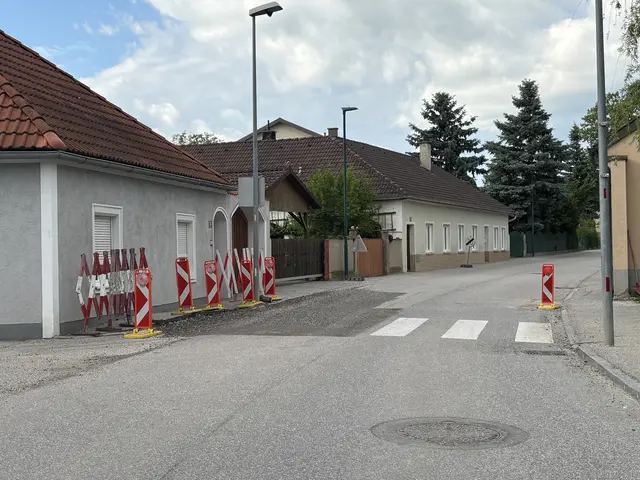 Im Sommer wird der Asphalt wieder doppelt heiß: Wir haben für Sie die Baustellen in der Region auf einen Blick zusammengefasst.  | Foto: Müller