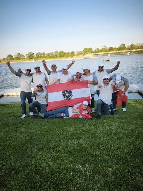 Großer Jubel bei der gesamten österreichischen Mannschaft.  | Foto: Eisner