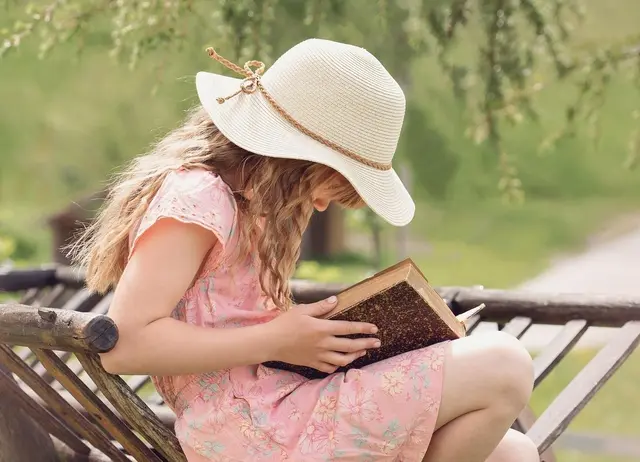 Lesen ist nicht nur in den eigenen vier Wänden möglich: Der neunte steirische Vorlesetag bringt Literatur an ungewöhnliche Orte des Landes.  | Foto: Pixabay/Pezibaer