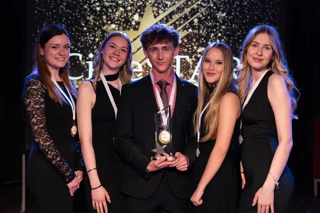 Über den Sieg konnten sich Laura Gaber, Gil Kuttner, Anja Liebmann, Leonie Pretterer und Sarah Stelzer freuen.. | Foto: Cathrin Trafella