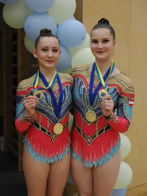 Celina Loidl und Livia Hainzinger | Foto: Union Sportakrobatik Krems