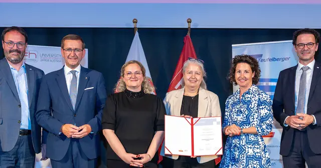 Von links: Stefan Wagner (FH-OÖ-Campus Hagenberg), Landesrat Markus Achleitner, Claudia Probst (FH-OÖ-Kollegium), Dagmar Auer (FH-OÖ-Campus Hagenberg), Isolde Perndl (kaufmännische Geschäftsführerin der FH OÖ) und Michael Rabl (Hochschulpräsident der FH OÖ). | Foto: imBILDE.at/B. Plank