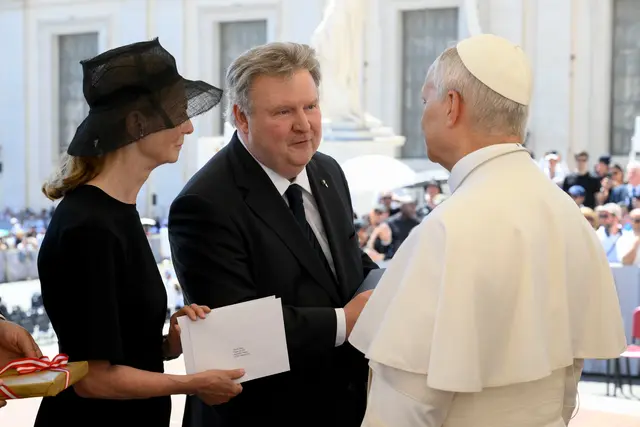 In Rom trafen Bürgemeister Ludwig und seine Frau  Irmtraud Rossgatterer auf Papst Leo XIV. | Foto: Vatican Media