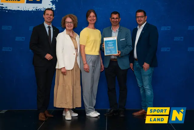 Bildungsdirektor Karl Fritthum, Landesrätin Christiane Teschl-Hofmeister, Lehrerin Elisabeth Schachermayr, Direktor MS Sonntagberg Peter Holzfeind, LAbg. Philipp Gerstenmayer | Foto: Sport.Land.NÖ/Georg Furtmüller