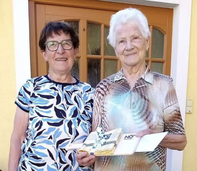 Gerti Bogg mit Jubilarin Anna Poppinger | Foto: NÖ Senioren
