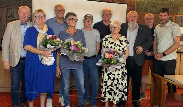 Der Ausschuss des PVÖ Landeck mit den Ehrengästen. | Foto: Maria Heiss