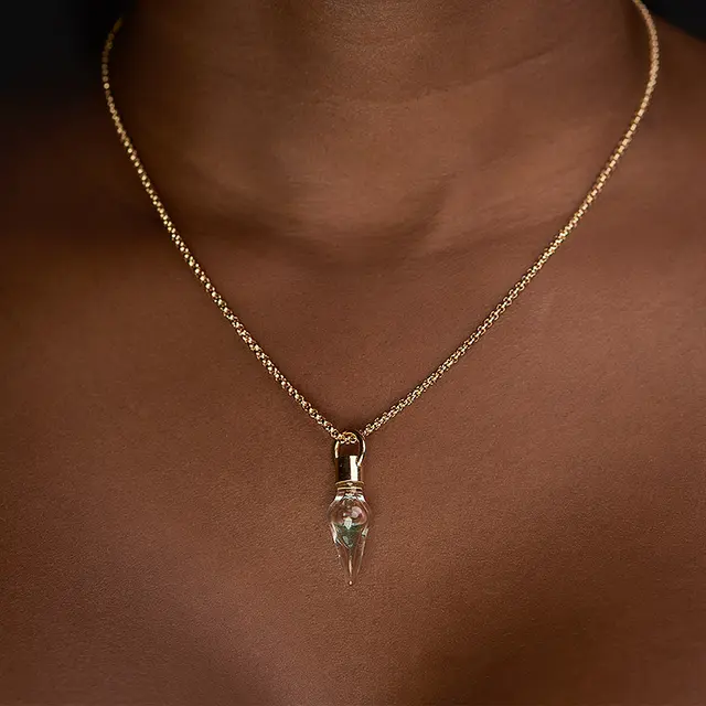 Bei bluDNA®-Schmuck handelt es sich nicht nur um einzigartigen Schmuck, sondern auch um ein Symbol der Einzigartigkeit. | Foto: Confidence DNA-Analysen