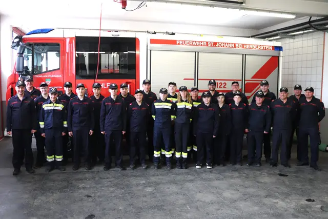 Am 16. Mai stellten sich in St. Johann bei Herberstein insgesamt 16 Jugendliche sowie zwei Quereinsteiger des Feuerwehrabschnittes der Grundausbildung 1. | Foto: LM d. V. Johanna Kellner