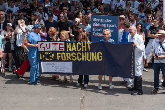 Tausende protestierten in Wien gegen die geplanten Einsparungen bei den Unis.  | Foto: ÖH