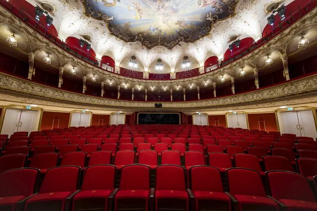 Schauspieldirektor Calis eröffnet mit „Krach in Chioggia“ die Spielzeit 2026/2027 im Schauspiel und bringt dabei erstmals eine Komödie auf die Bühne des Salzburger Landestheaters.  | Foto: SLT/Neumayr