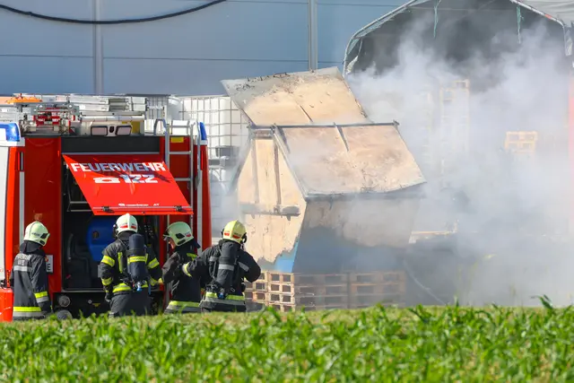 Containerbrand bei Welser Chemiebetrieb