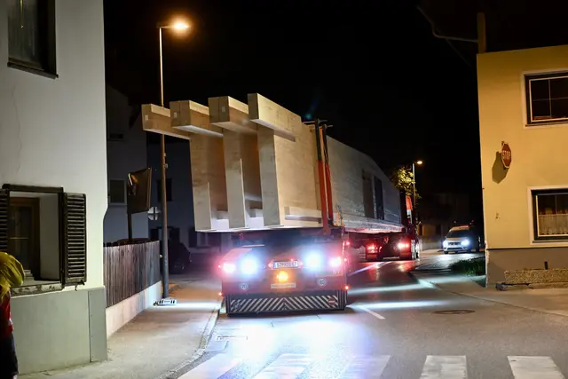 Es wird knapp in Birgitz - aber letztlich ist auch dieses Hindernis geschafft. | Foto: Hassl