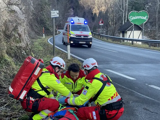 Im Fokus standen dabei die speziellen Anforderungen (Anfahrtswege, optimale Patientenversorgung in kleinen Teams, lange Transportwege in div. Spitäler) des Rettungs- und Notarztdienstes im ländlich-alpinen Raum, die in Graz oder anderen Ballungsräumen nicht so anschaulich vermittelt werden können.  | Foto: Rotes Kreuz Altenmarkt/Großreifling