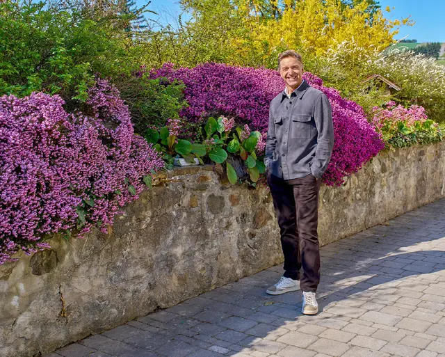 Hans Knauß präsentiert am Donnerstag, 4. Juni 2026, um 20.15 Uhr in ORF 2: „Österreich vom
Feinsten: Niederösterreich – Vom Schneeberg in die Bucklige Welt | Foto: Alois Kuschetz