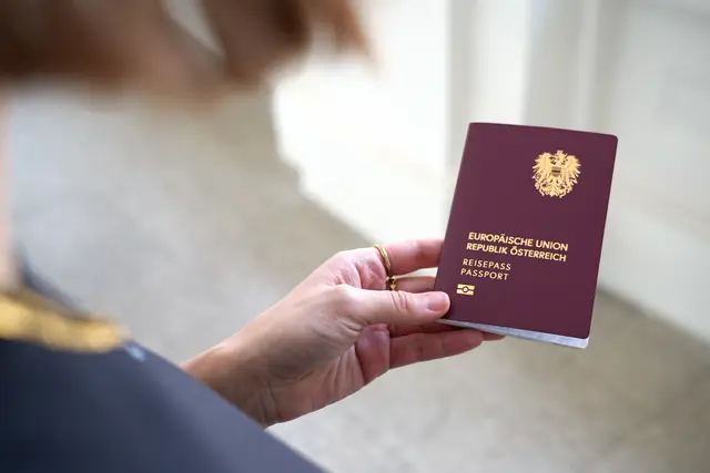 Im Bezirk Lienz verlieren heuer 3.949 Dokumente ihre Gültigkeit.
 | Foto: Land Tirol/Schallhart