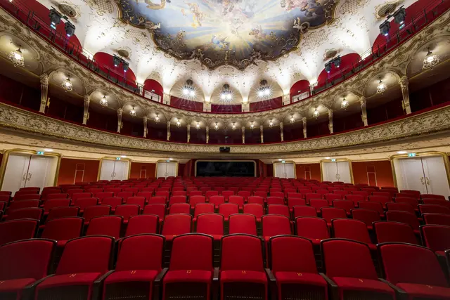 Schauspieldirektor Calis eröffnet mit „Krach in Chioggia“ die Spielzeit 2026/2027 im Schauspiel und bringt dabei erstmals eine Komödie auf die Bühne des Salzburger Landestheaters.  | Foto: SLT/Neumayr
