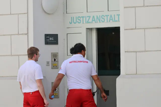 Ein Großaufgebot an Einsatzkräften wurde zu einem Brand in der Welser Justizvollzugsanstalt gerufen. | Foto: laumat.at