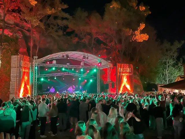 Wenn der Röschitzer Steinbruch zur Partyzone wird, ist klar: „Fire on Stone“ steht am Programm. | Foto: Markus Kahrer