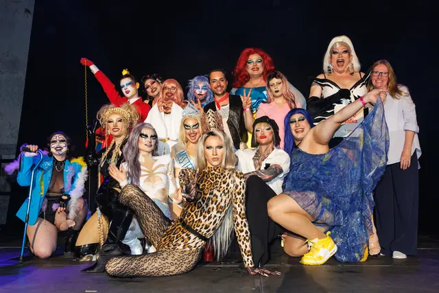 Shira (M.) wird das Zepter an die nächste Drag Queen überreichen. | Foto: Vienna Pride / Martin Darling