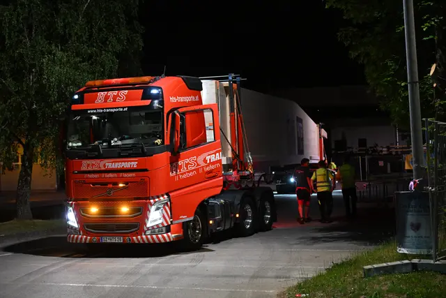 Geschafft: Ankunft bei der Baustelle in Axams - und alles ist gut gegangen. | Foto: Hassl