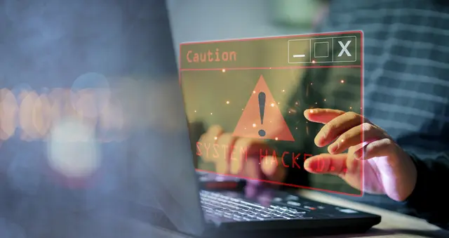 Ein vermeintlicher Software-Experte habe den 50-Jährigen einen Hackerangriff vorgetäuscht. (Symbolfoto) | Foto: stock.adobe.com/at/Montri 